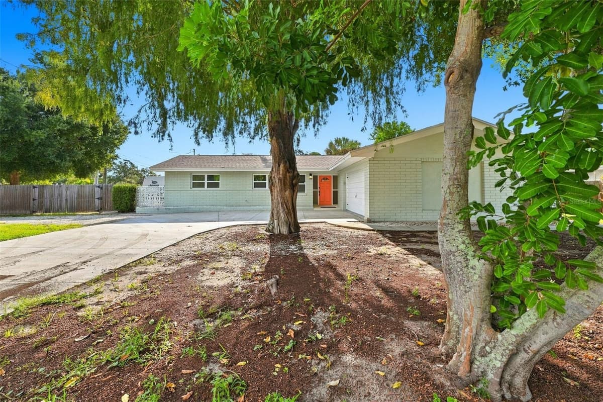 12999 INDIAN ROCKS ROAD — photo 2 of 54
