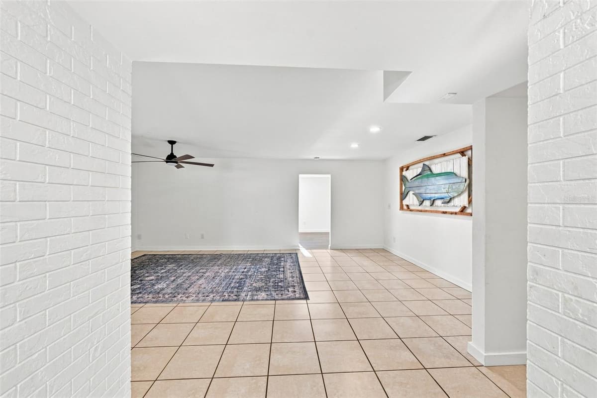 12999 INDIAN ROCKS ROAD — photo 16 of 54