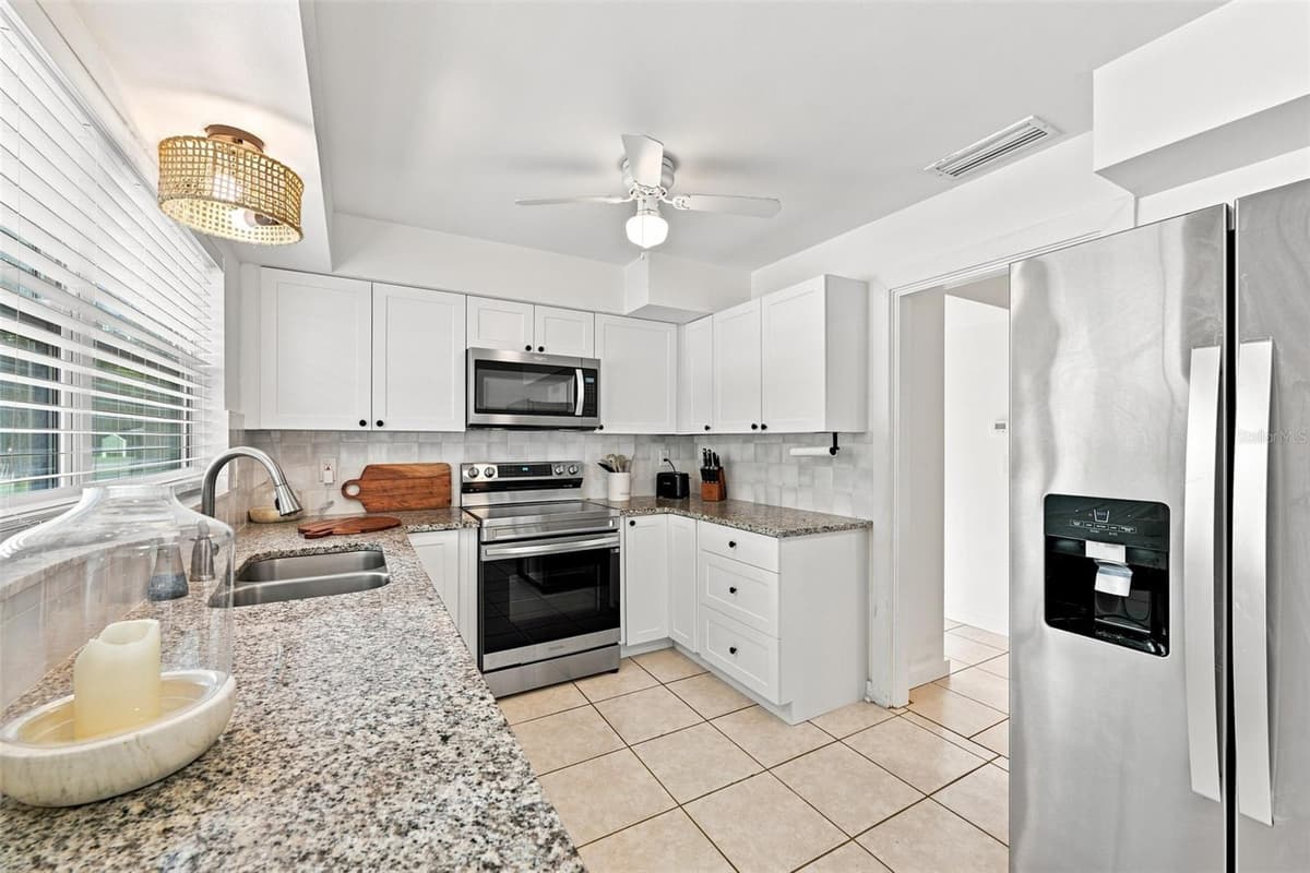 12999 INDIAN ROCKS ROAD — photo 19 of 54