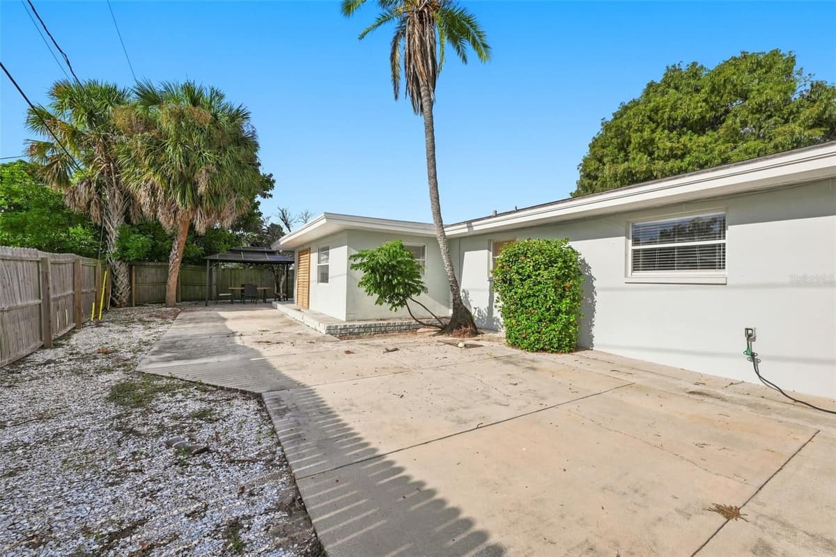 12999 INDIAN ROCKS ROAD — photo 50 of 54