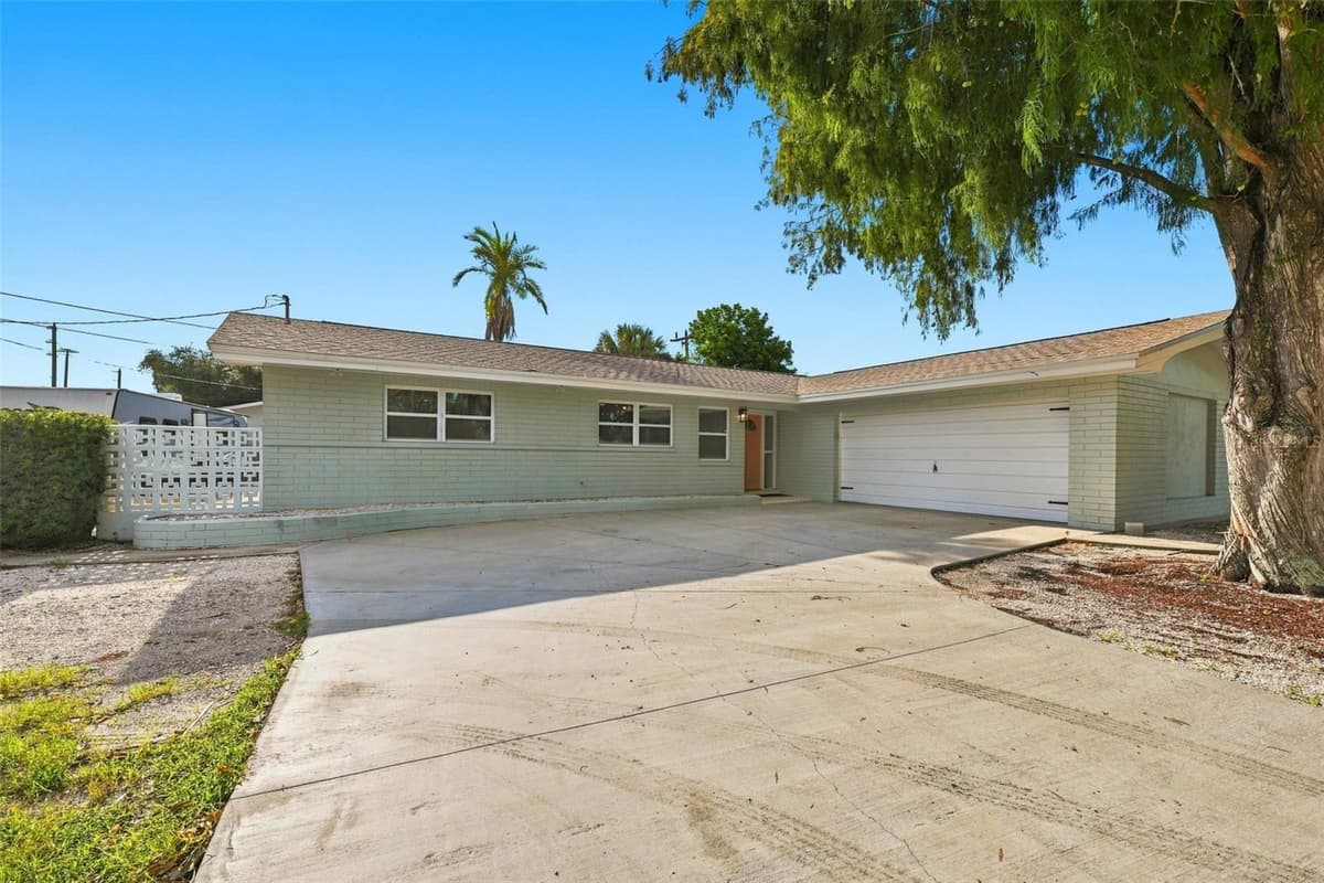 12999 INDIAN ROCKS ROAD — photo 3 of 54