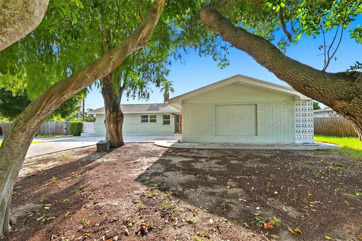 12999 INDIAN ROCKS ROAD — photo 5 of 54