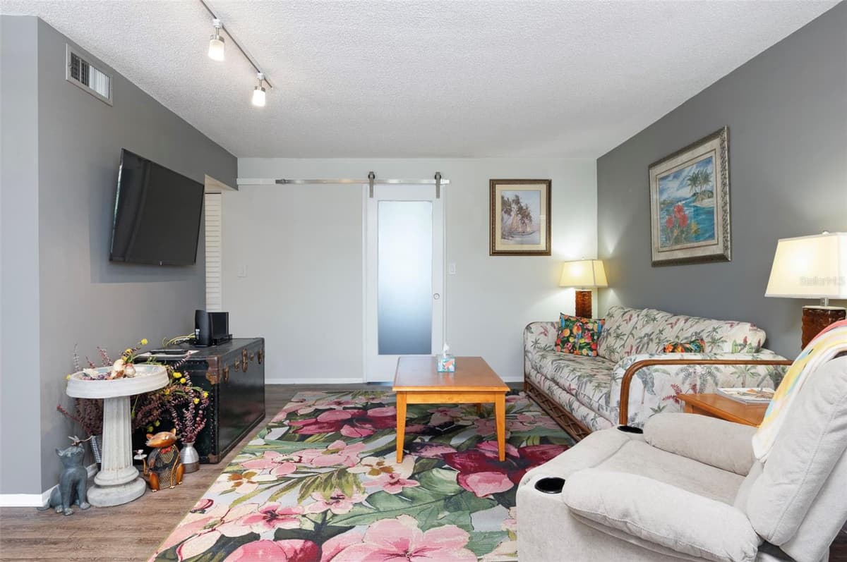 4720 LOCUST STREET — photo 9 of 40