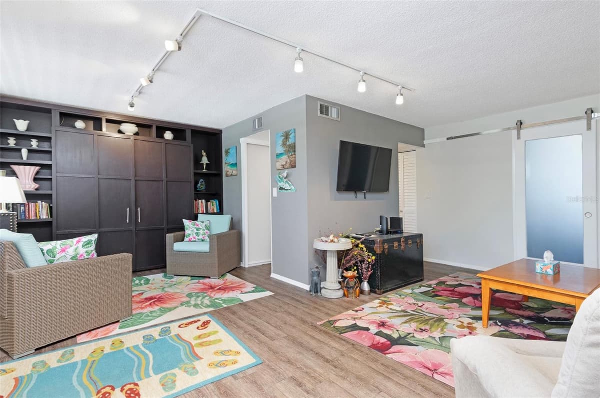 4720 LOCUST STREET — photo 8 of 40