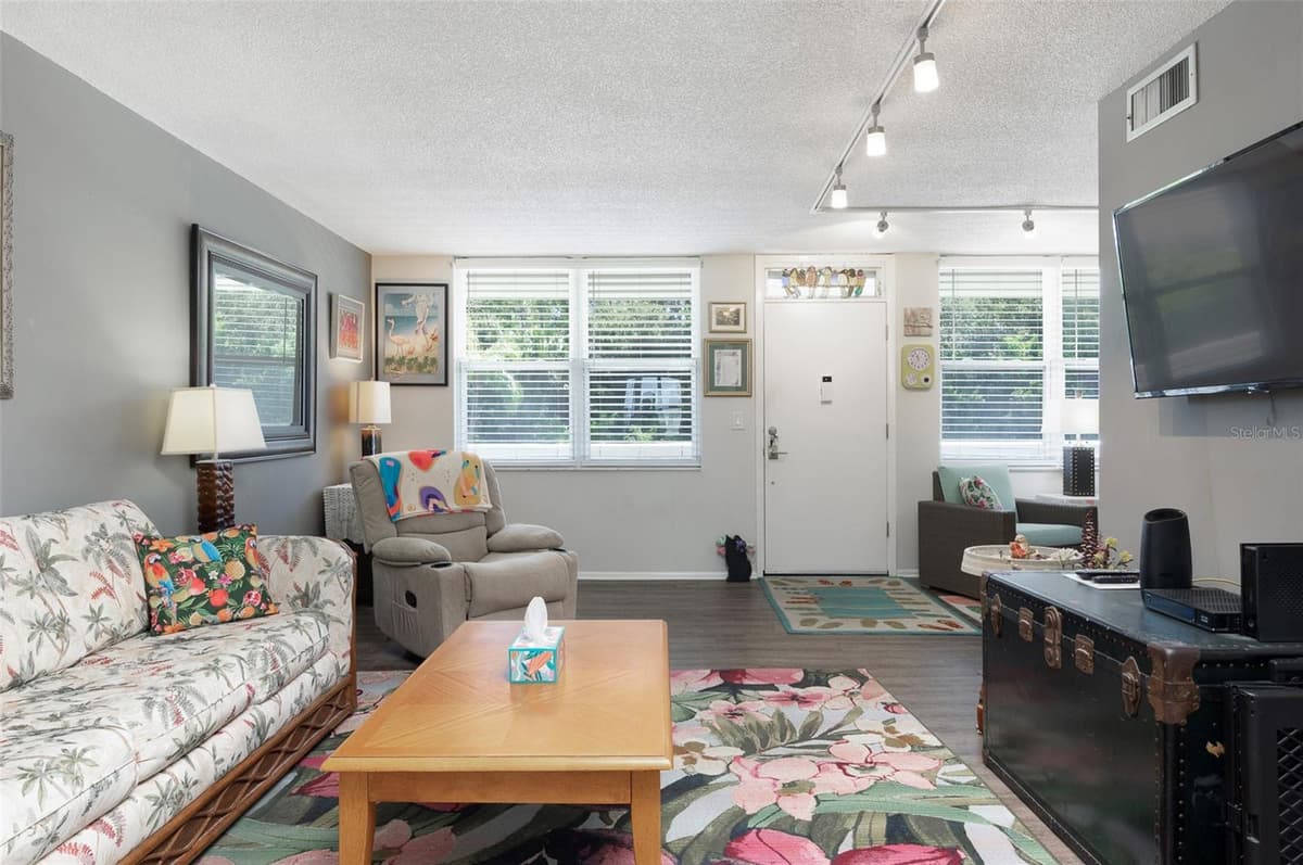 4720 LOCUST STREET — photo 11 of 40