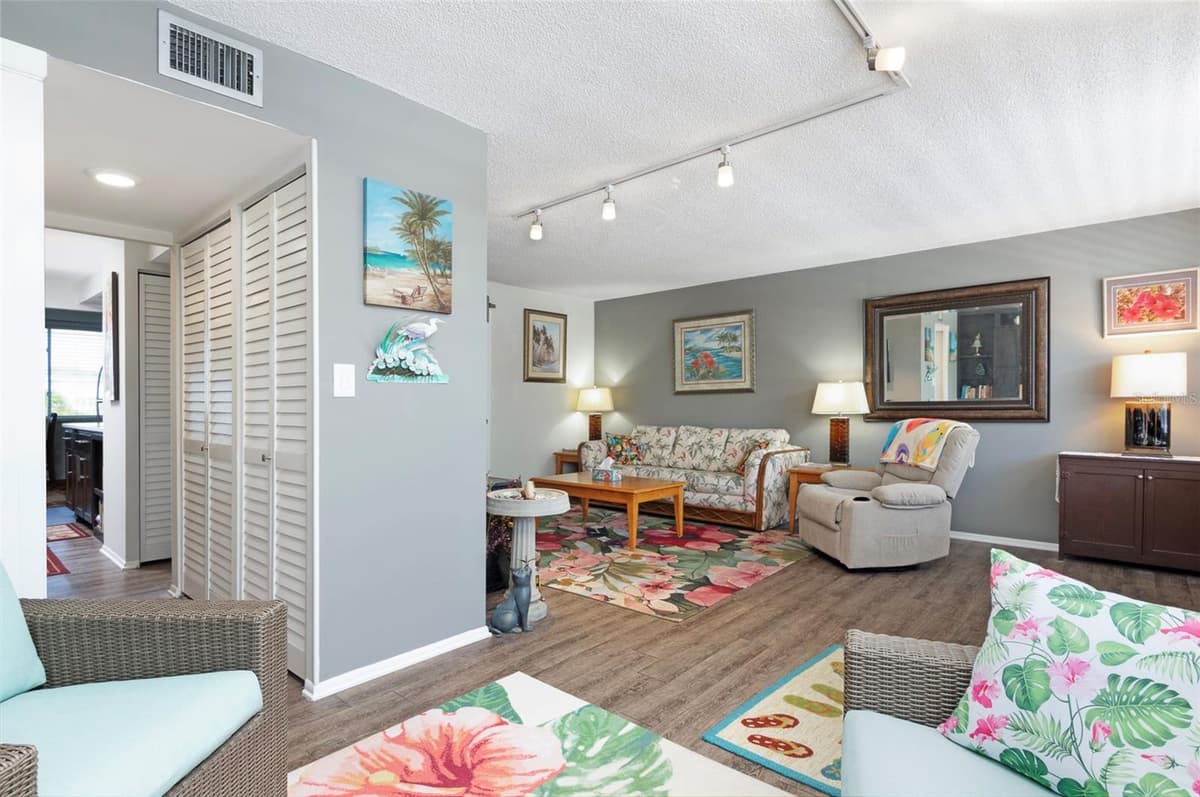 4720 LOCUST STREET — photo 10 of 40