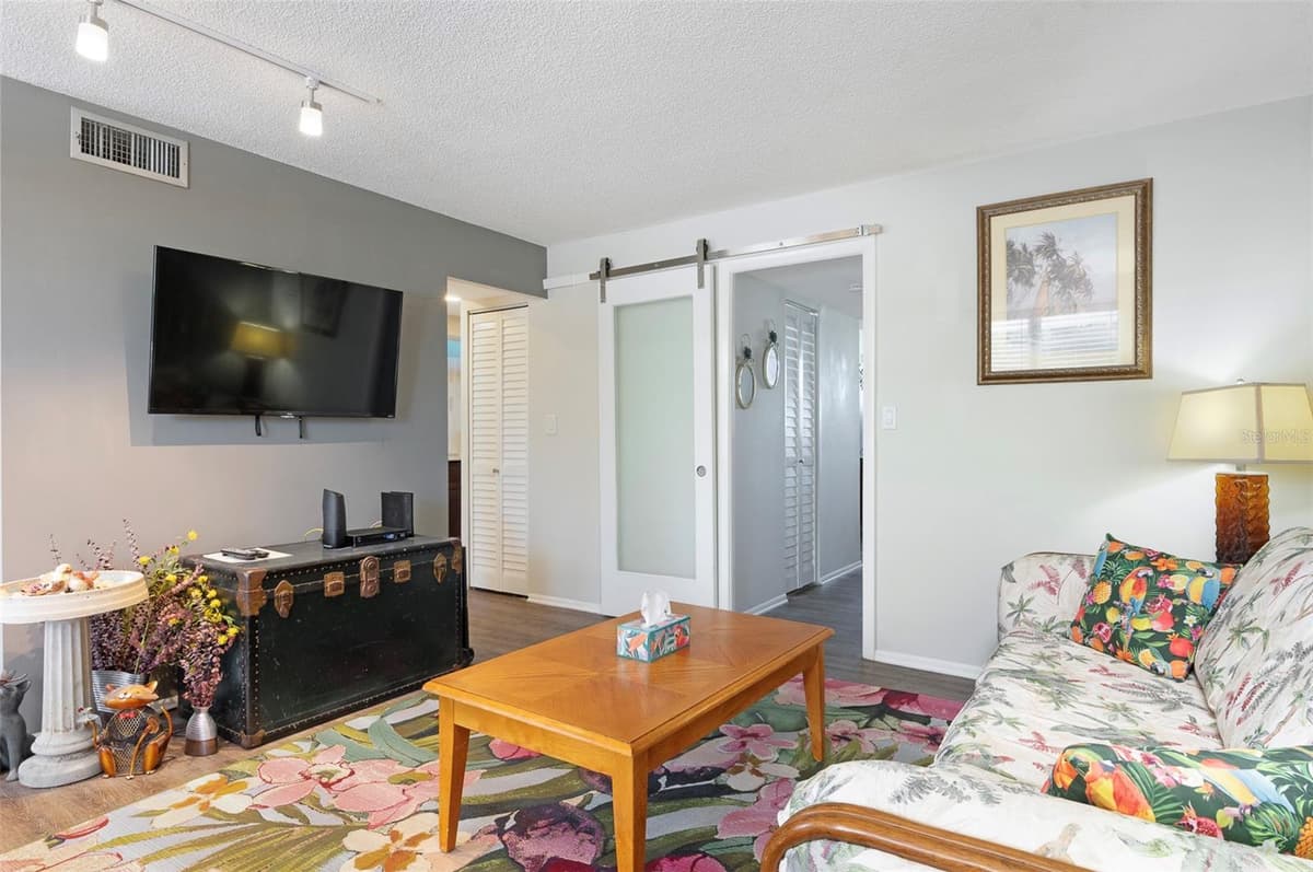 4720 LOCUST STREET — photo 13 of 40