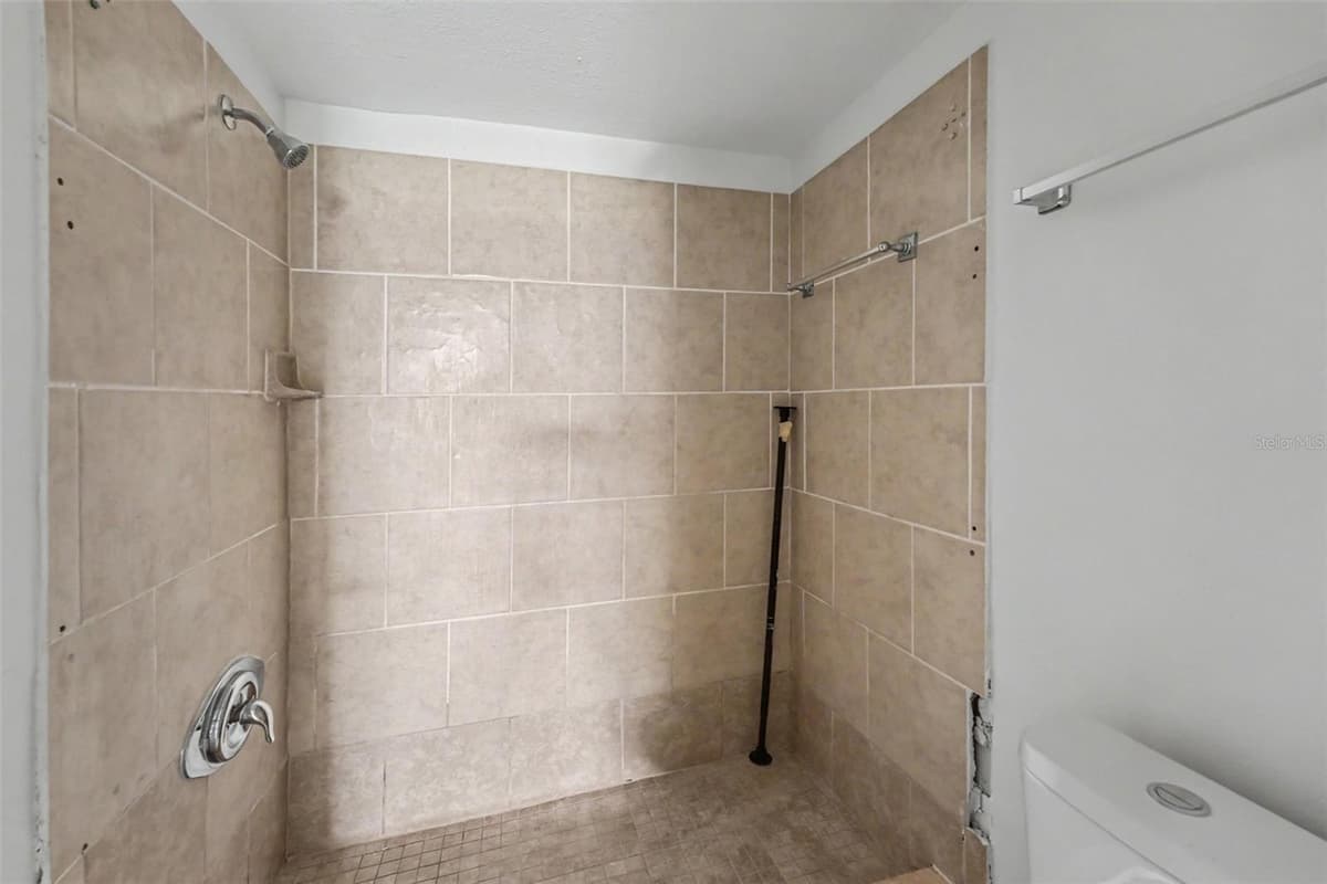 200 COUNTRYCLUB DRIVE — photo 13 of 34