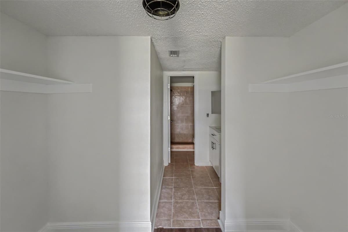 200 COUNTRYCLUB DRIVE — photo 15 of 34