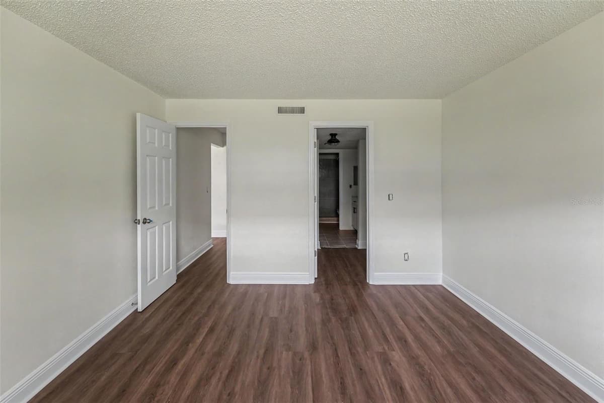 200 COUNTRYCLUB DRIVE — photo 10 of 34