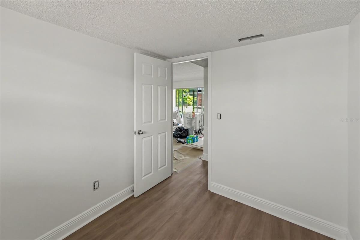 200 COUNTRYCLUB DRIVE — photo 18 of 34