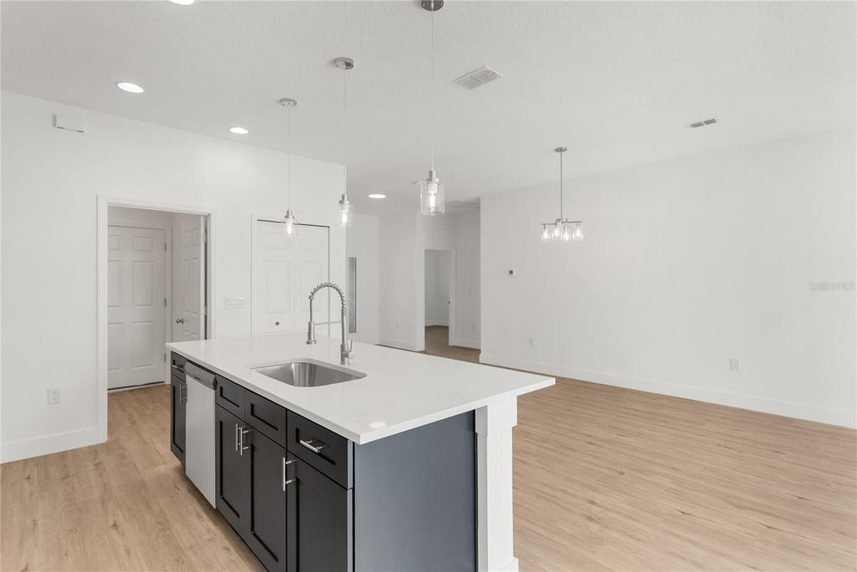 490 CAROLINA AVENUE — photo 14 of 36
