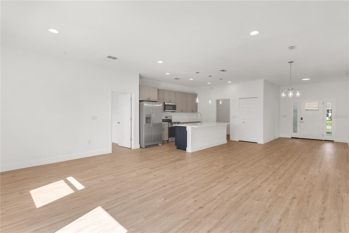 490 CAROLINA AVENUE — photo 8 of 36
