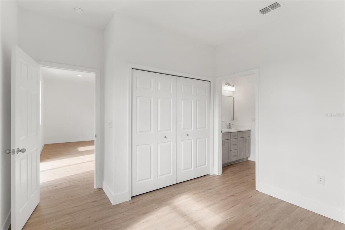 490 CAROLINA AVENUE — photo 25 of 36