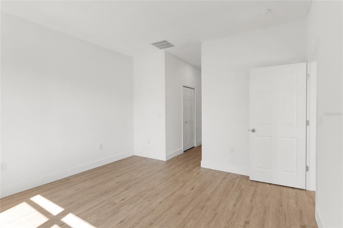 490 CAROLINA AVENUE — photo 17 of 36