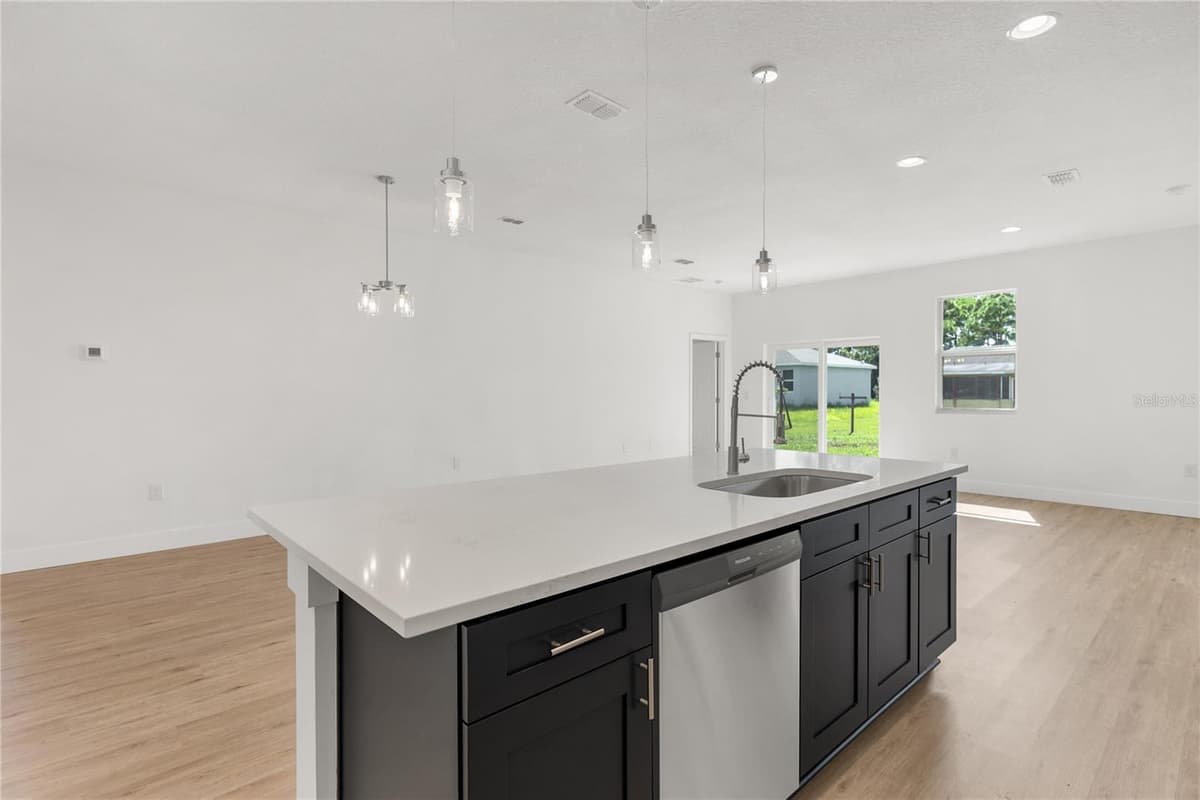 490 CAROLINA AVENUE — photo 15 of 36