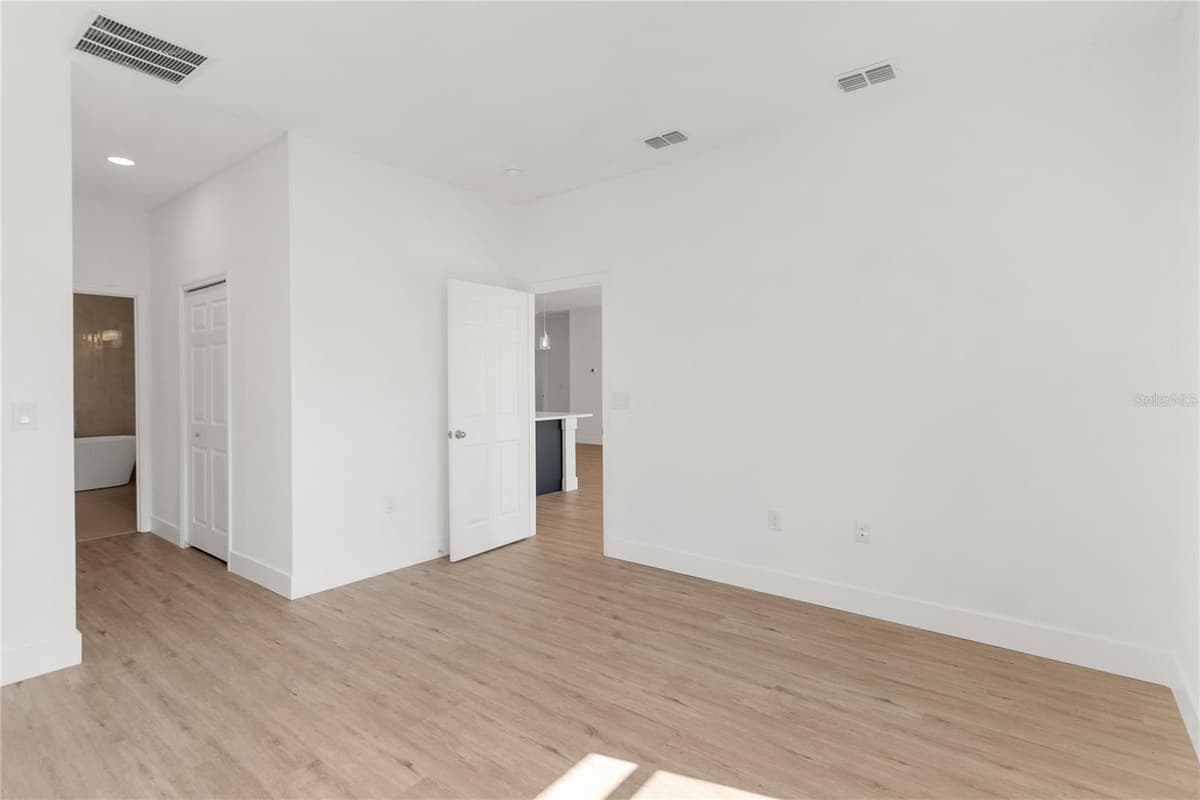 490 CAROLINA AVENUE — photo 18 of 36