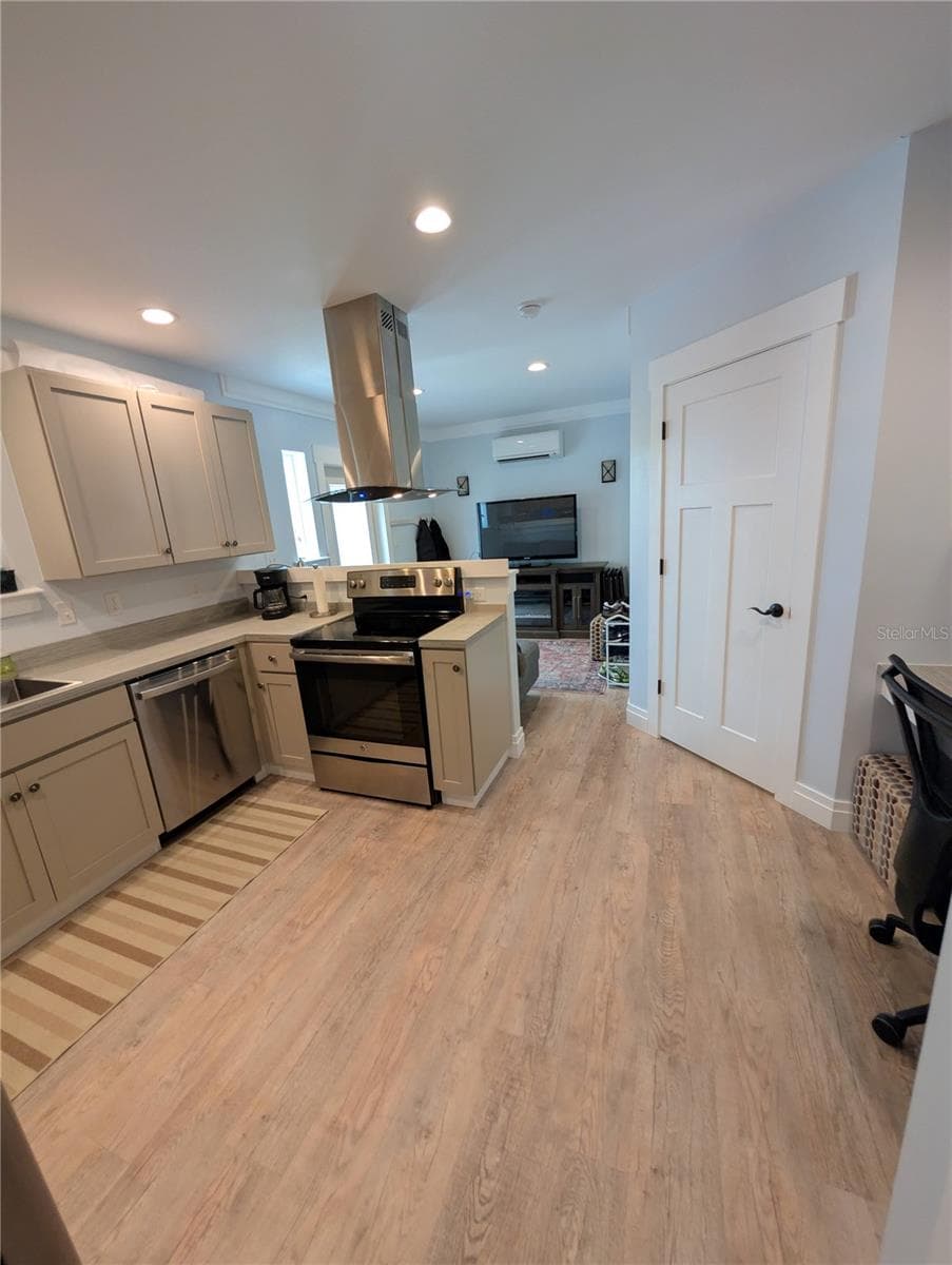 414 JESSAMINE BOULEVARD — photo 37 of 43