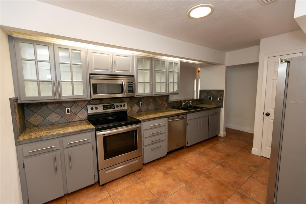 640 ELM CREEK COURT — photo 6 of 32