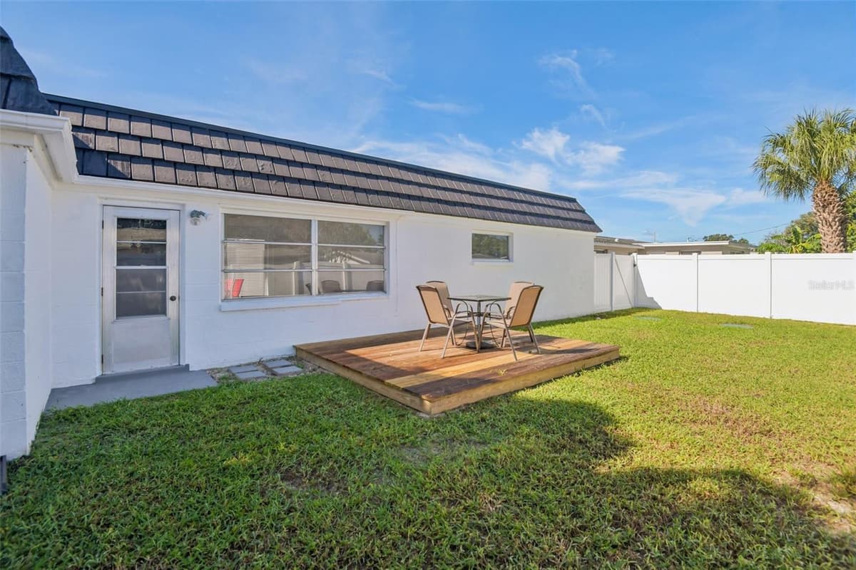 5137 MANOR DRIVE — photo 13 of 34