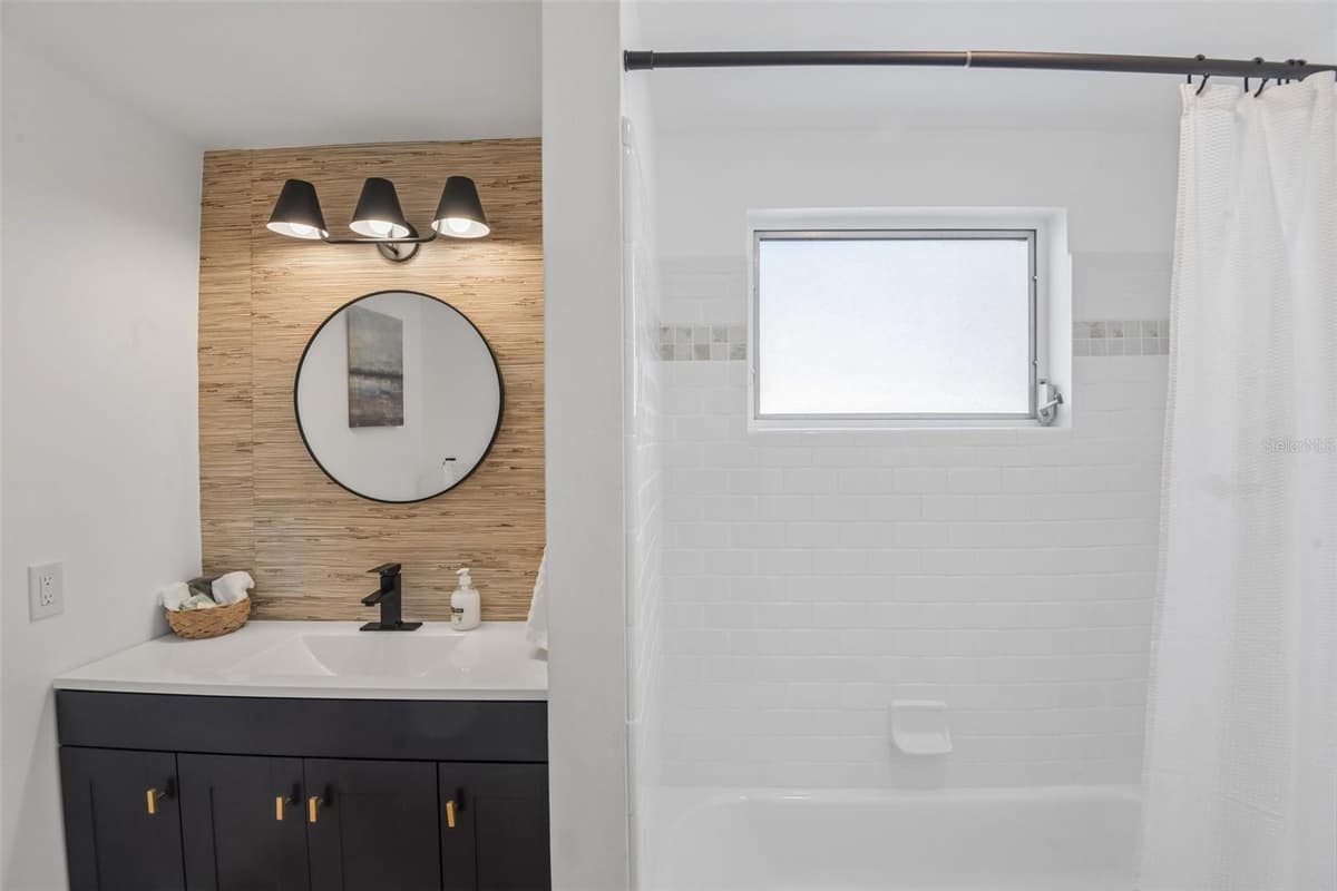 5137 MANOR DRIVE — photo 6 of 34