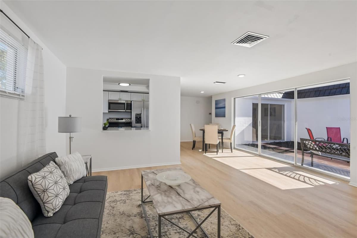 5137 MANOR DRIVE — photo 18 of 34