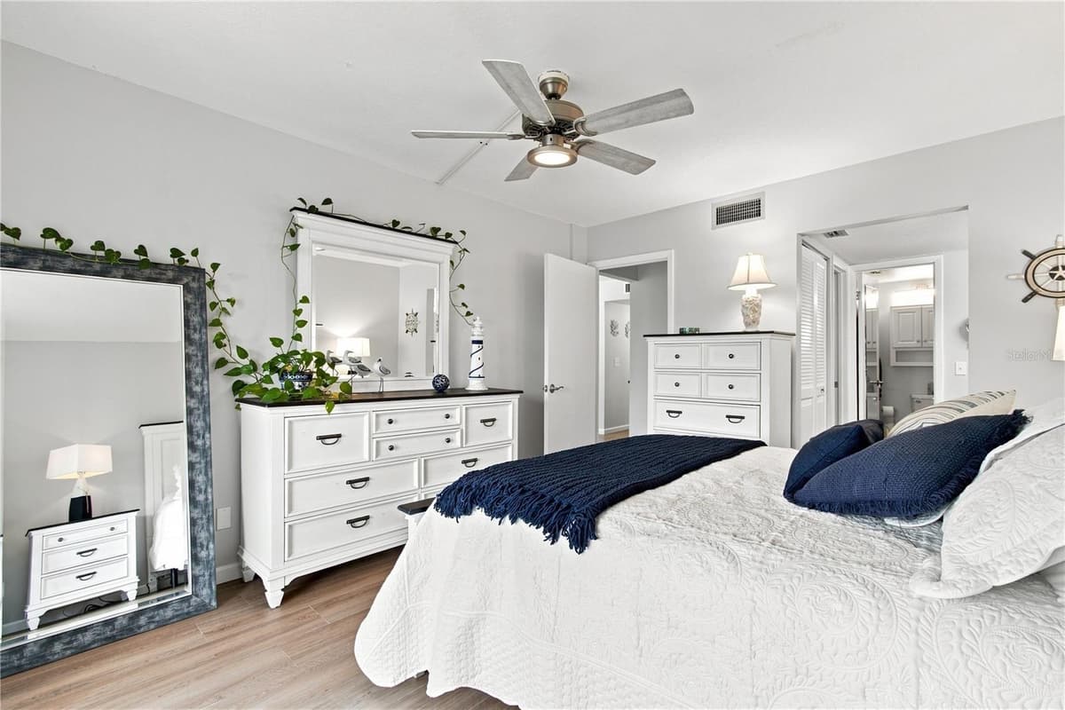 14130 ROSEMARY LANE — photo 13 of 61