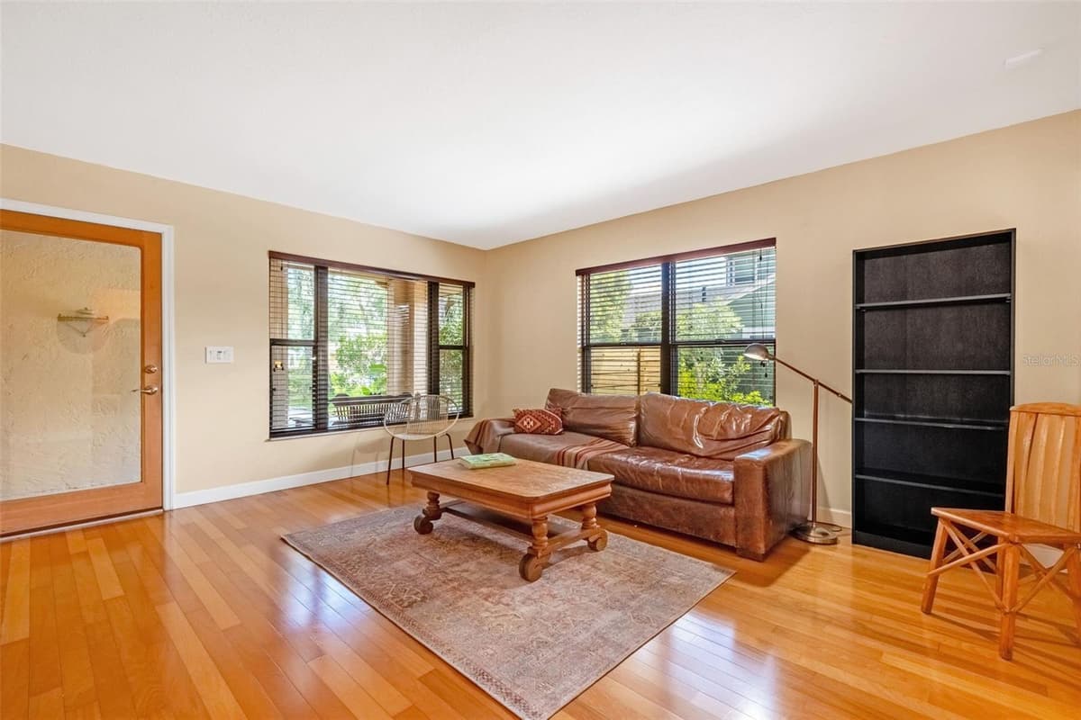 1850 BRYAN AVENUE — photo 7 of 31