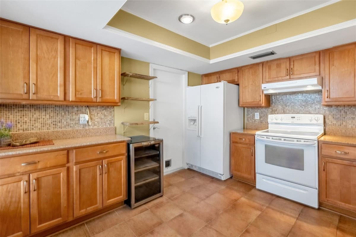 1850 BRYAN AVENUE — photo 12 of 31