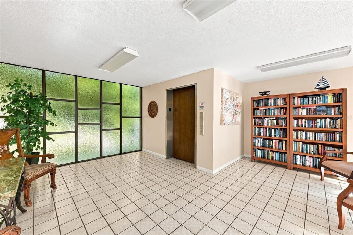 2650 PEARCE DRIVE — photo 2 of 40