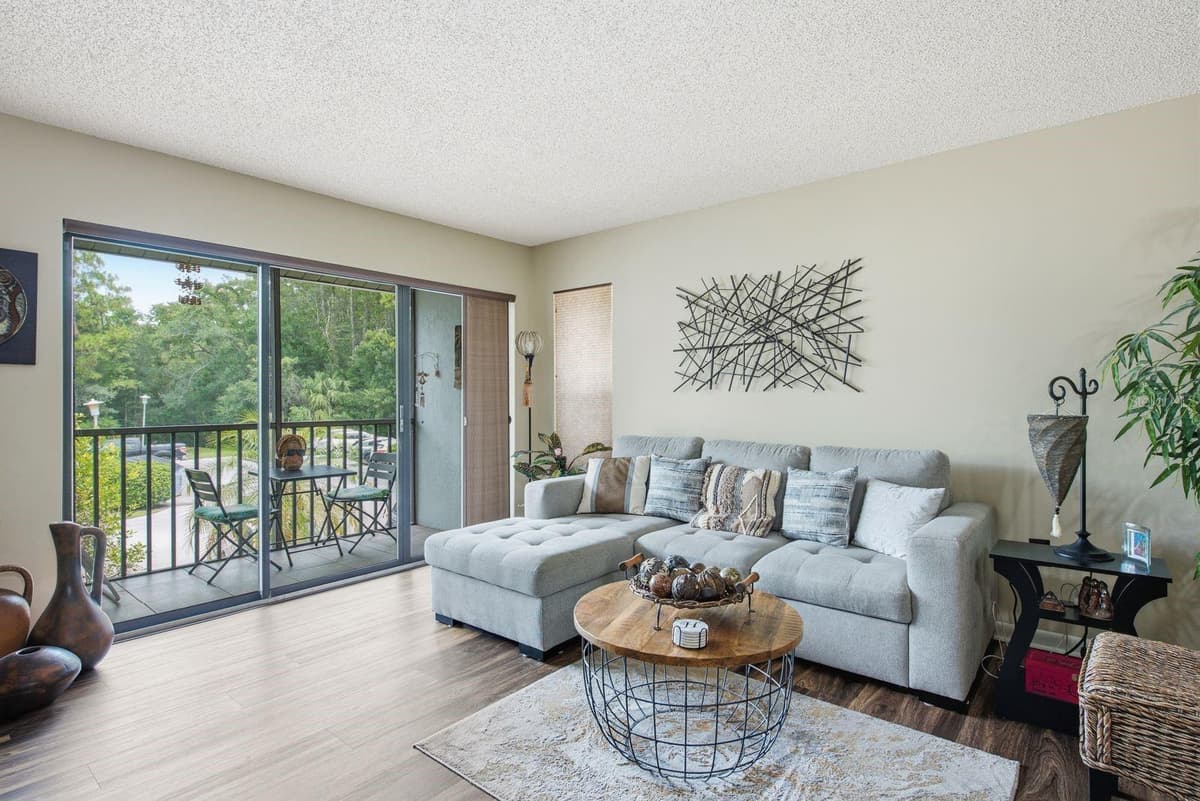 1345 PINE RIDGE CIRCLE — photo 4 of 33