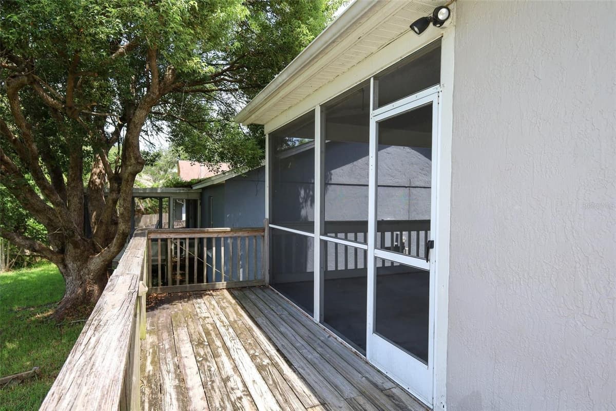 1042 PIEDMONT LAKES BOULEVARD — photo 29 of 44