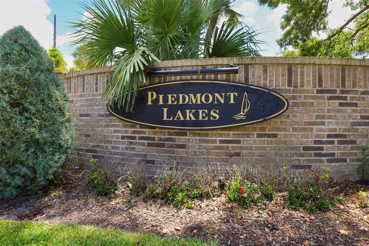 1042 PIEDMONT LAKES BOULEVARD — photo 37 of 44
