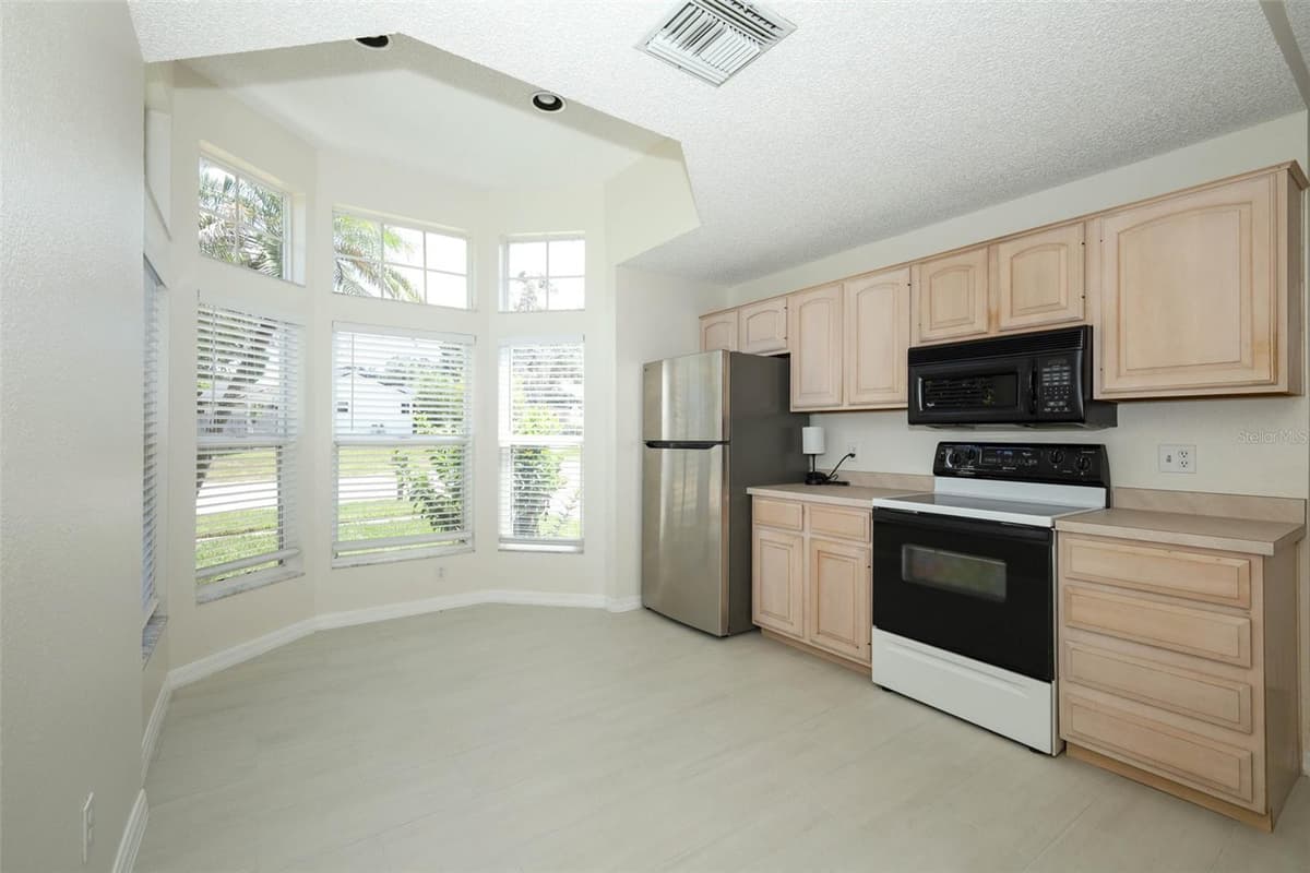 1042 PIEDMONT LAKES BOULEVARD — photo 11 of 44