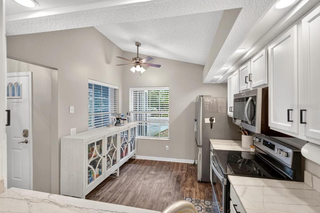 105 NEWPORT SQUARE — photo 11 of 68