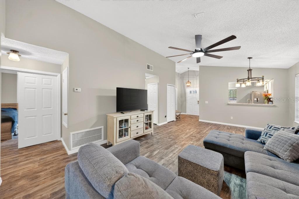 105 NEWPORT SQUARE — photo 16 of 68