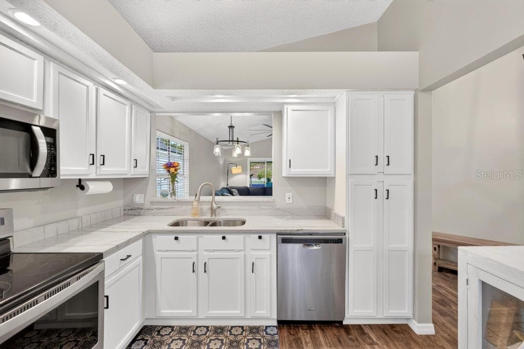 105 NEWPORT SQUARE — photo 8 of 68