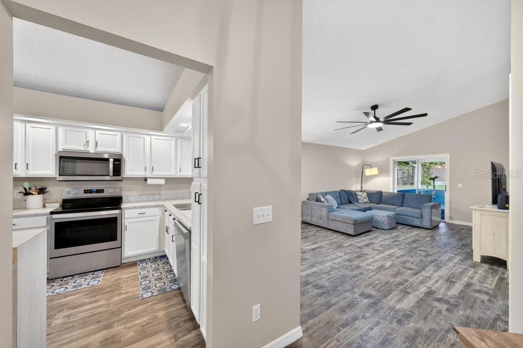 105 NEWPORT SQUARE — photo 9 of 68