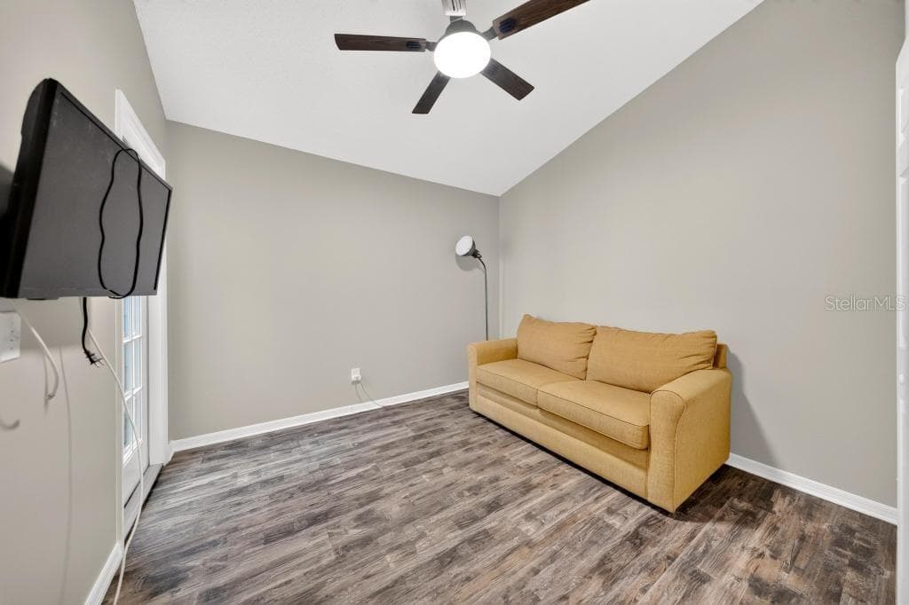 105 NEWPORT SQUARE — photo 25 of 68