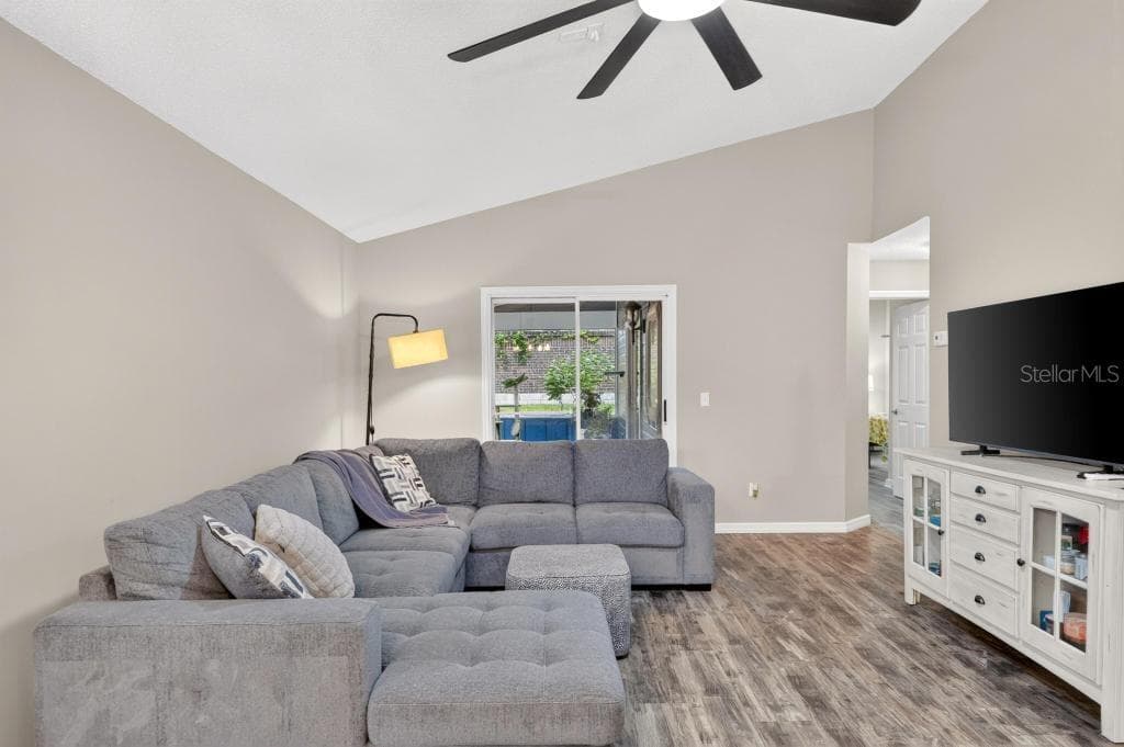 105 NEWPORT SQUARE — photo 20 of 68