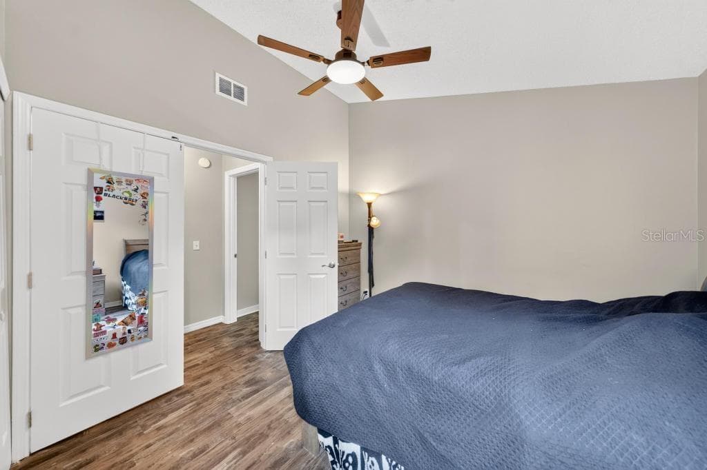 105 NEWPORT SQUARE — photo 34 of 68