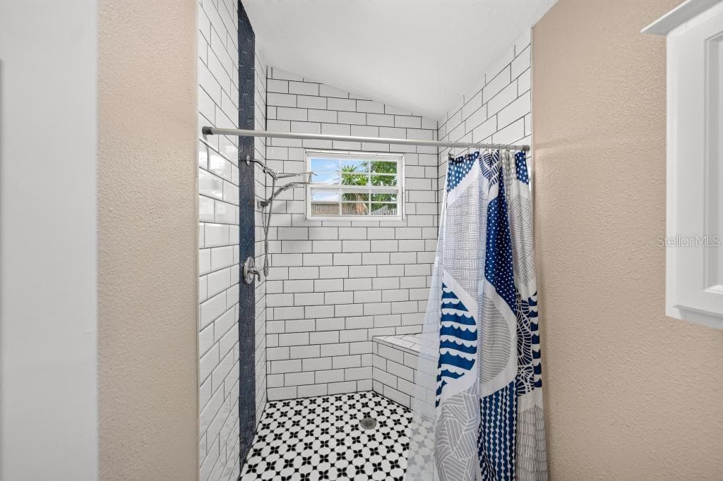 105 NEWPORT SQUARE — photo 47 of 68