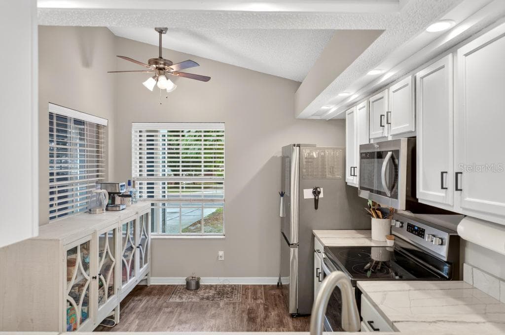 105 NEWPORT SQUARE — photo 10 of 68