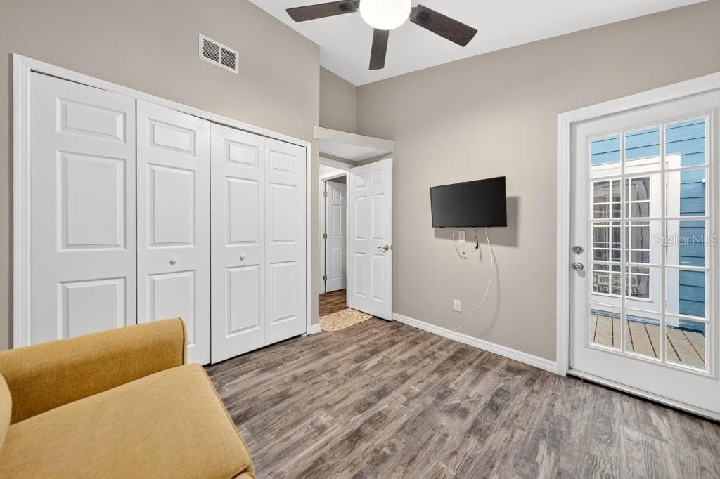 105 NEWPORT SQUARE — photo 24 of 68
