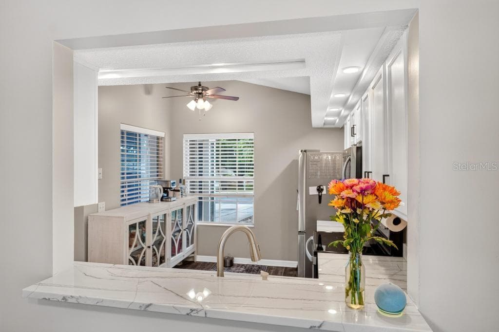 105 NEWPORT SQUARE — photo 12 of 68