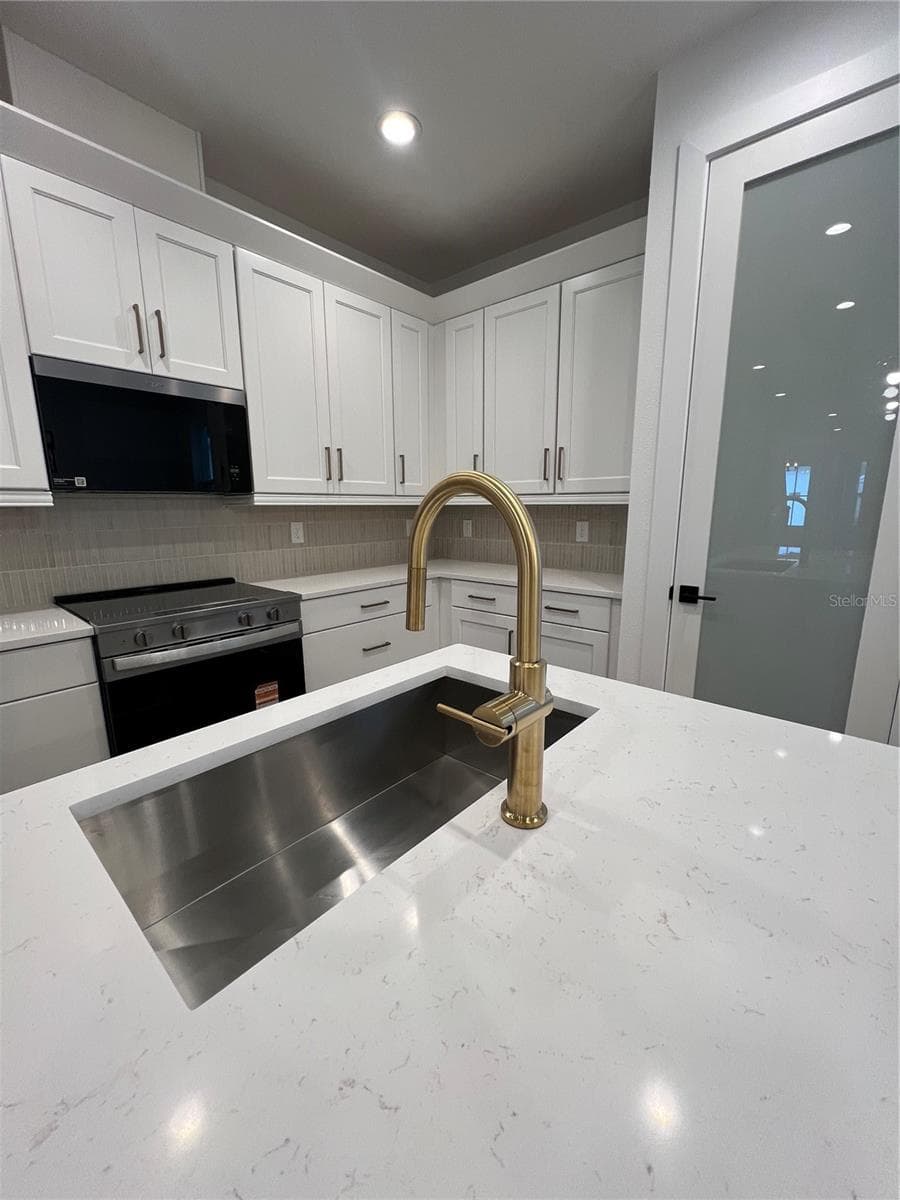1819 PINECLIFF DRIVE — photo 9 of 51