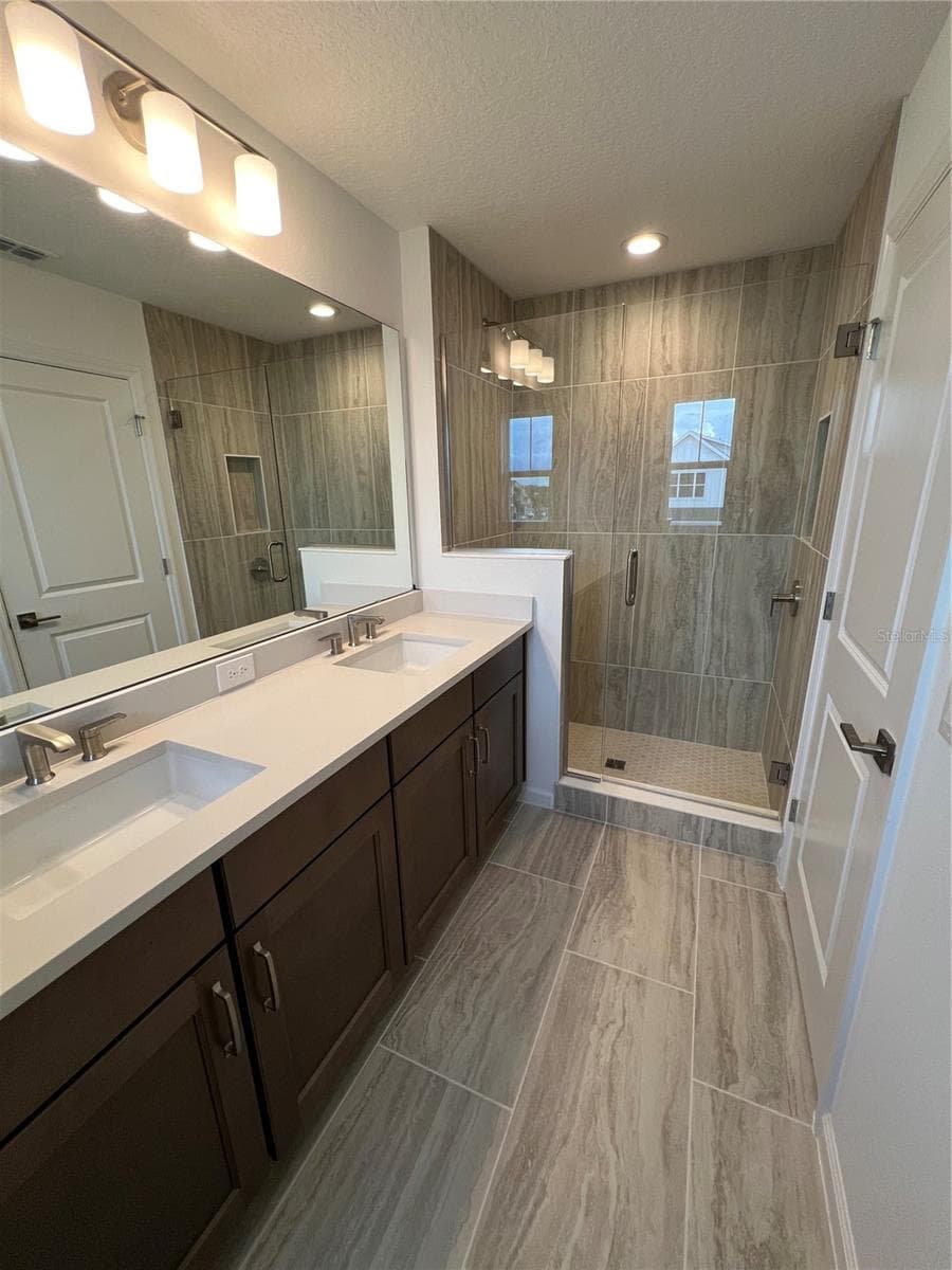 1896 CROWNCREST DRIVE — photo 13 of 39