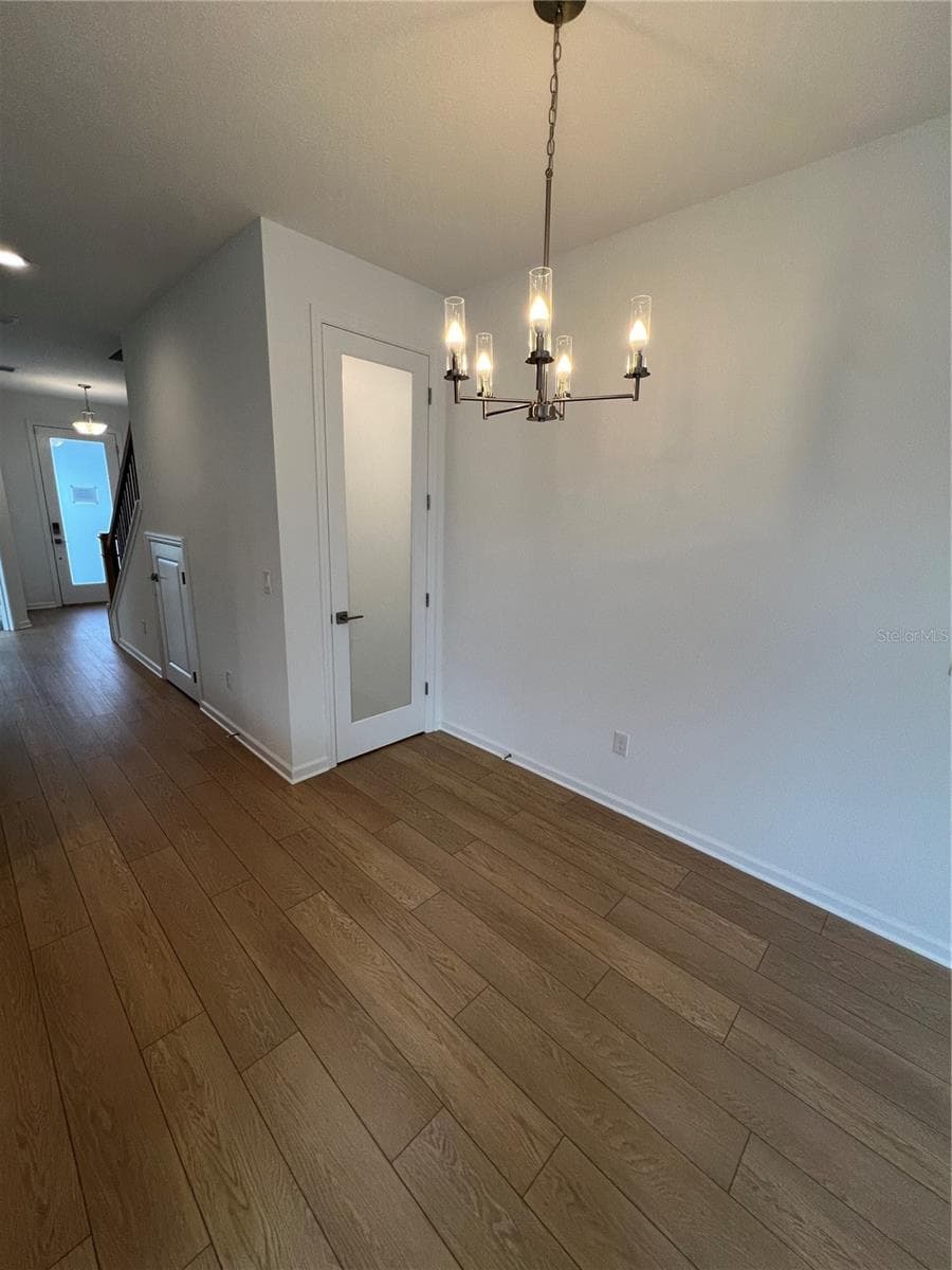 1896 CROWNCREST DRIVE — photo 9 of 39