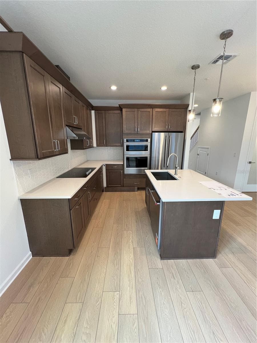 1896 CROWNCREST DRIVE — photo 8 of 39