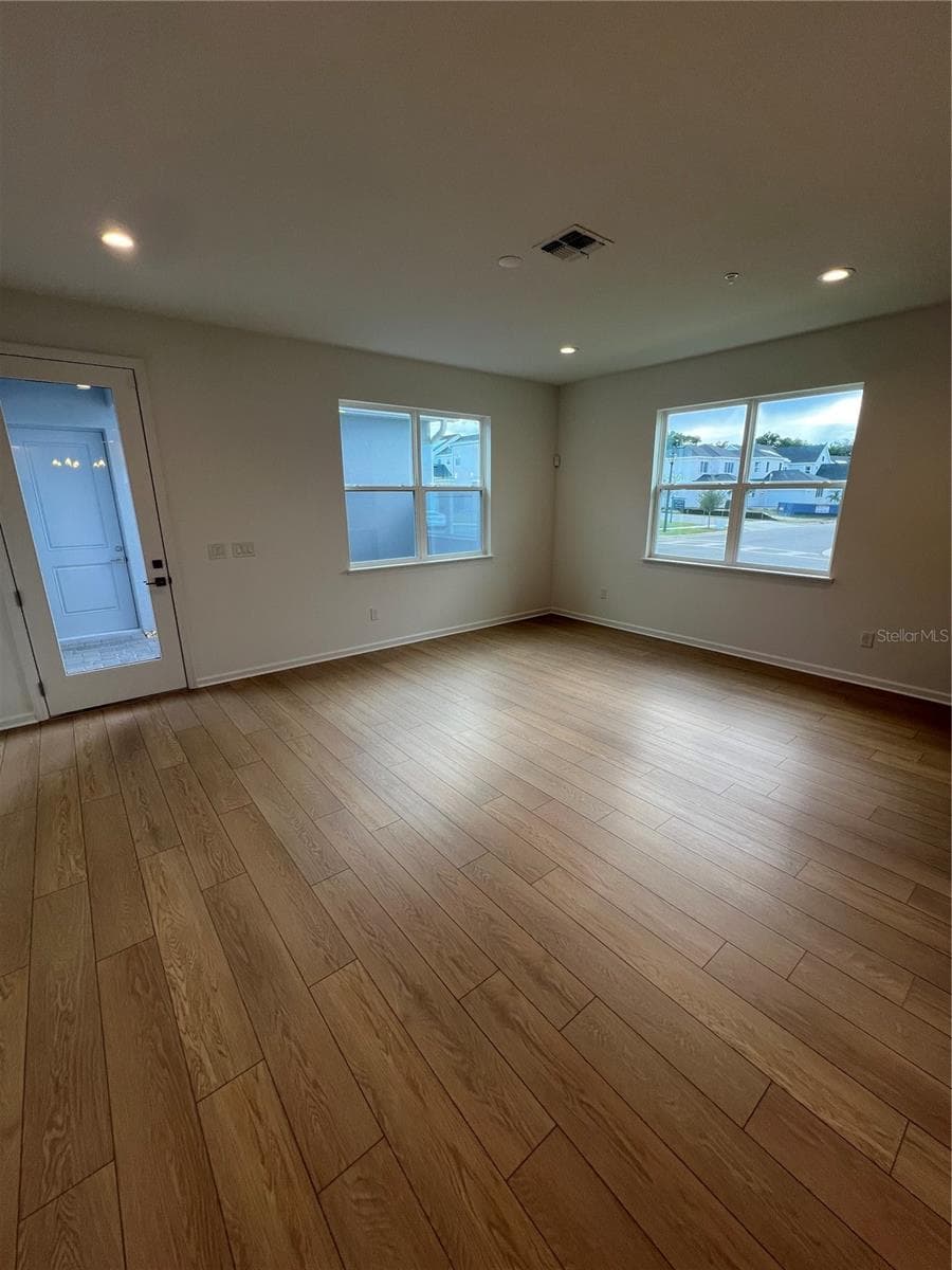 1896 CROWNCREST DRIVE — photo 10 of 39